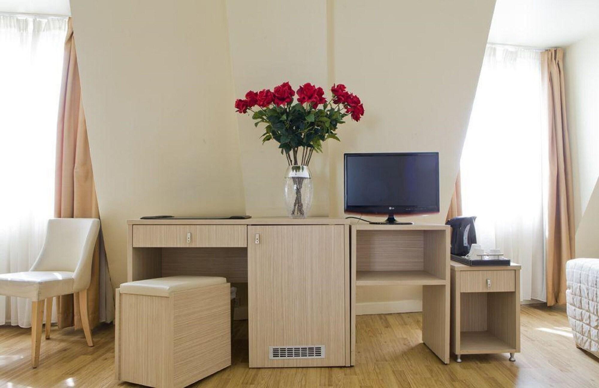 Hotel Lebron Париж Экстерьер фото