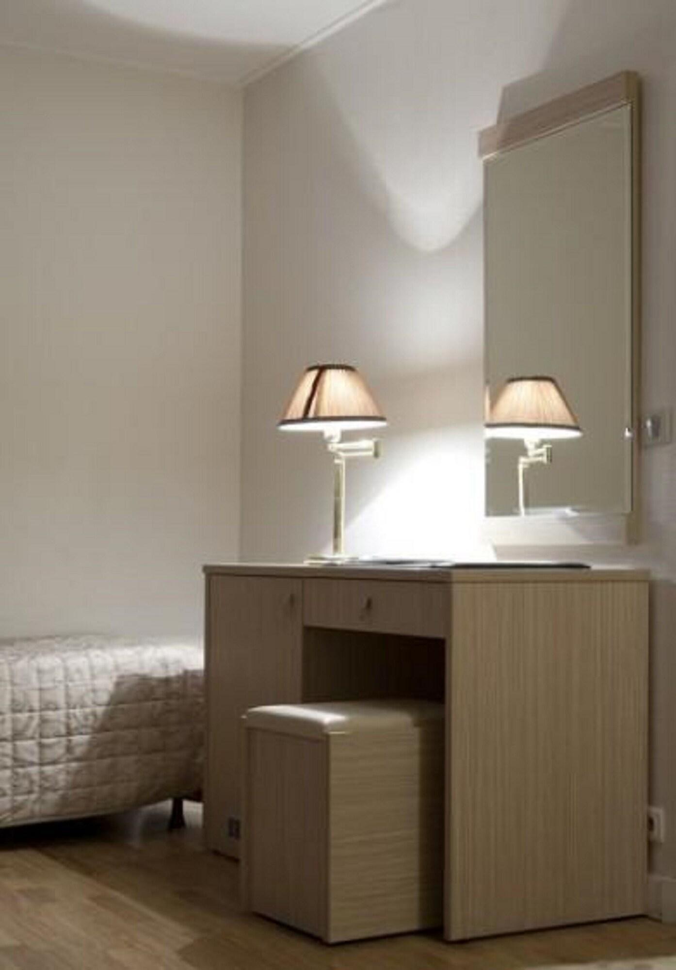Hotel Lebron Париж Экстерьер фото